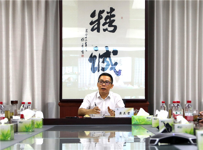 黃董講話.jpg 黃董講話.jpg